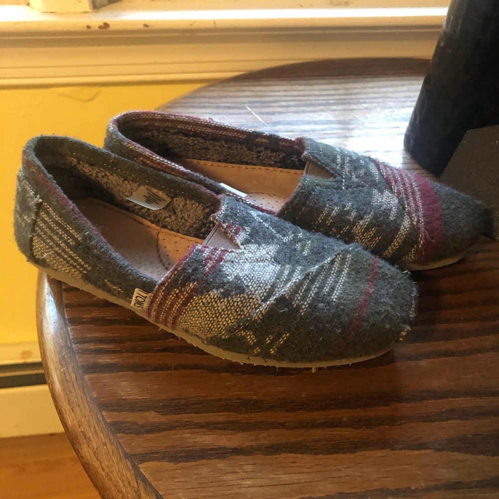 Tom’s lined slip on